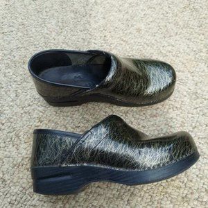 DANSKO professional Clogs 38 US 7 Patent Leather nurses shoes black green